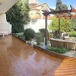 Maria's Apartment, Apartament *