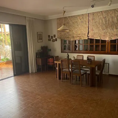 Maria's Apartment, Apartament *