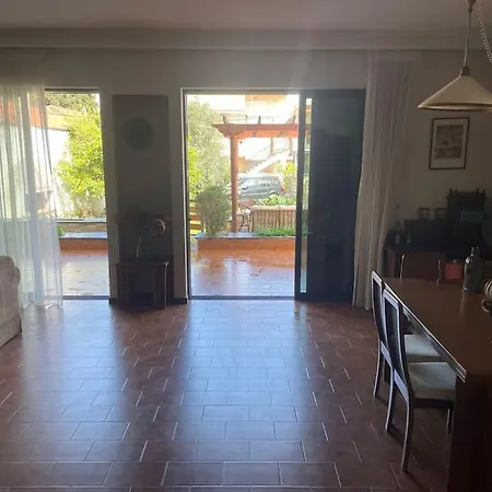 Maria's Apartment, Selianítika