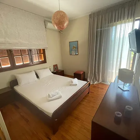 Maria's Apartment, * Selianítika