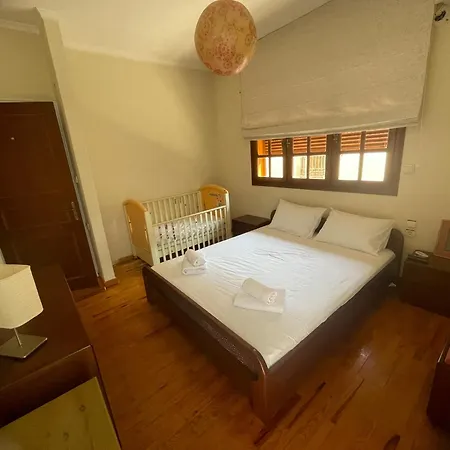 Maria's Apartment, Selianítika