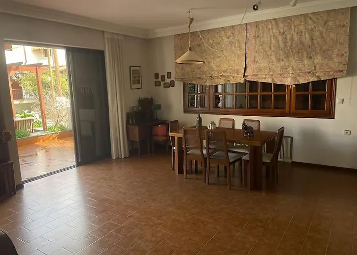 Maria's Apartment, Apartment *