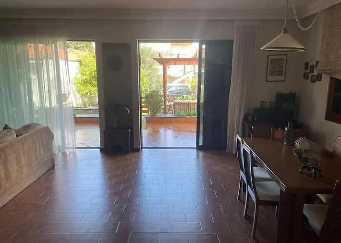 Maria's Apartment, Selianítika