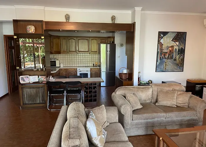 Maria's Apartment, Apartment Selianítika