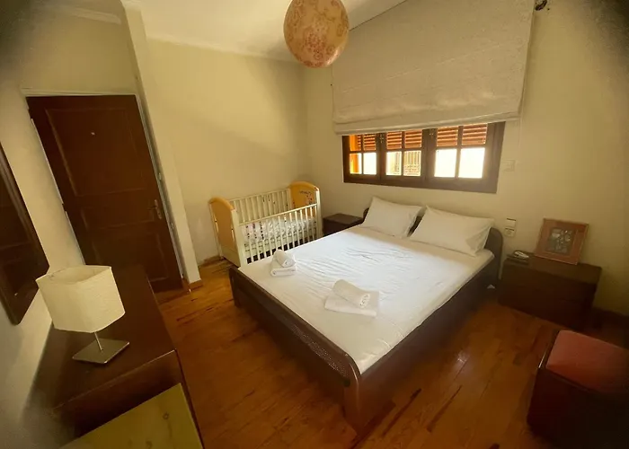 Maria's Apartment, Selianítika